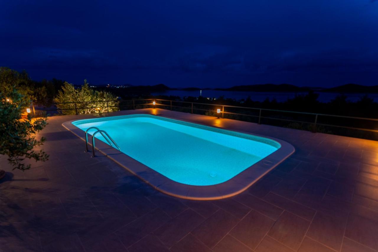 Holiday Home Svemir Drage Esterno foto