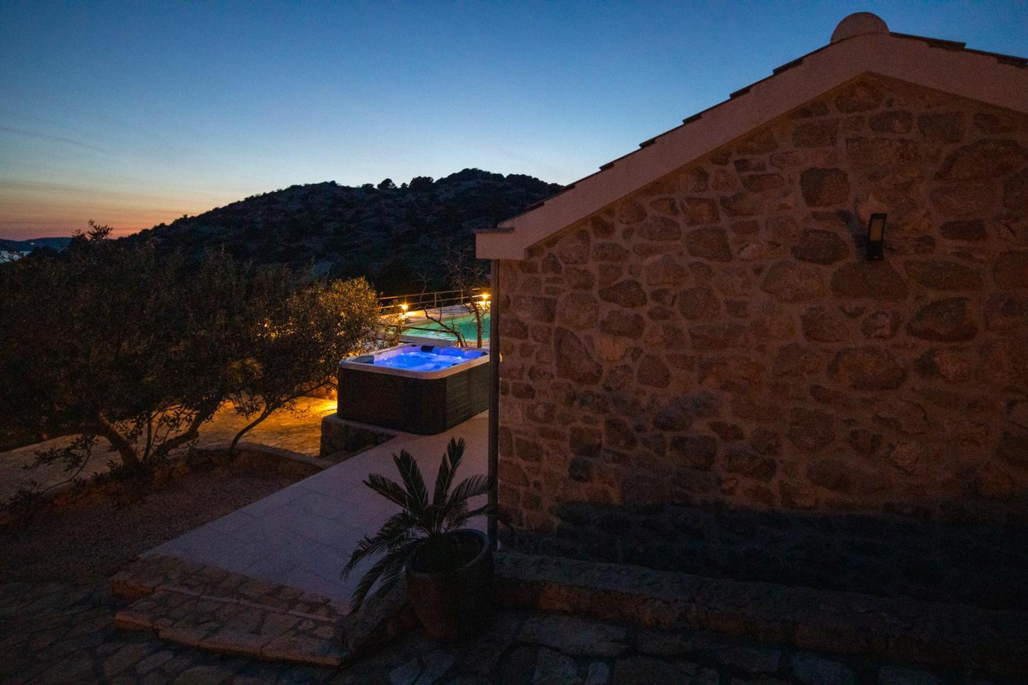 Holiday Home Svemir Drage Esterno foto