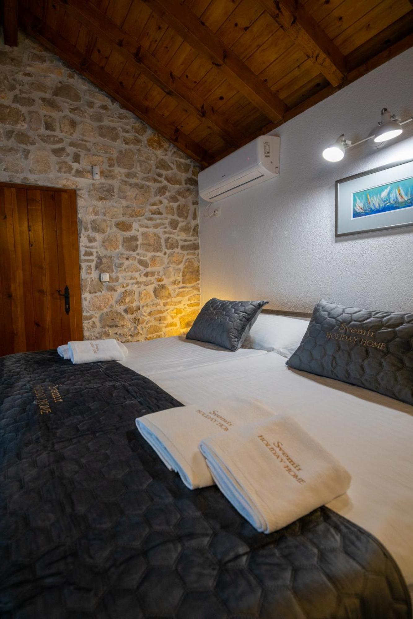 Holiday Home Svemir Drage Esterno foto