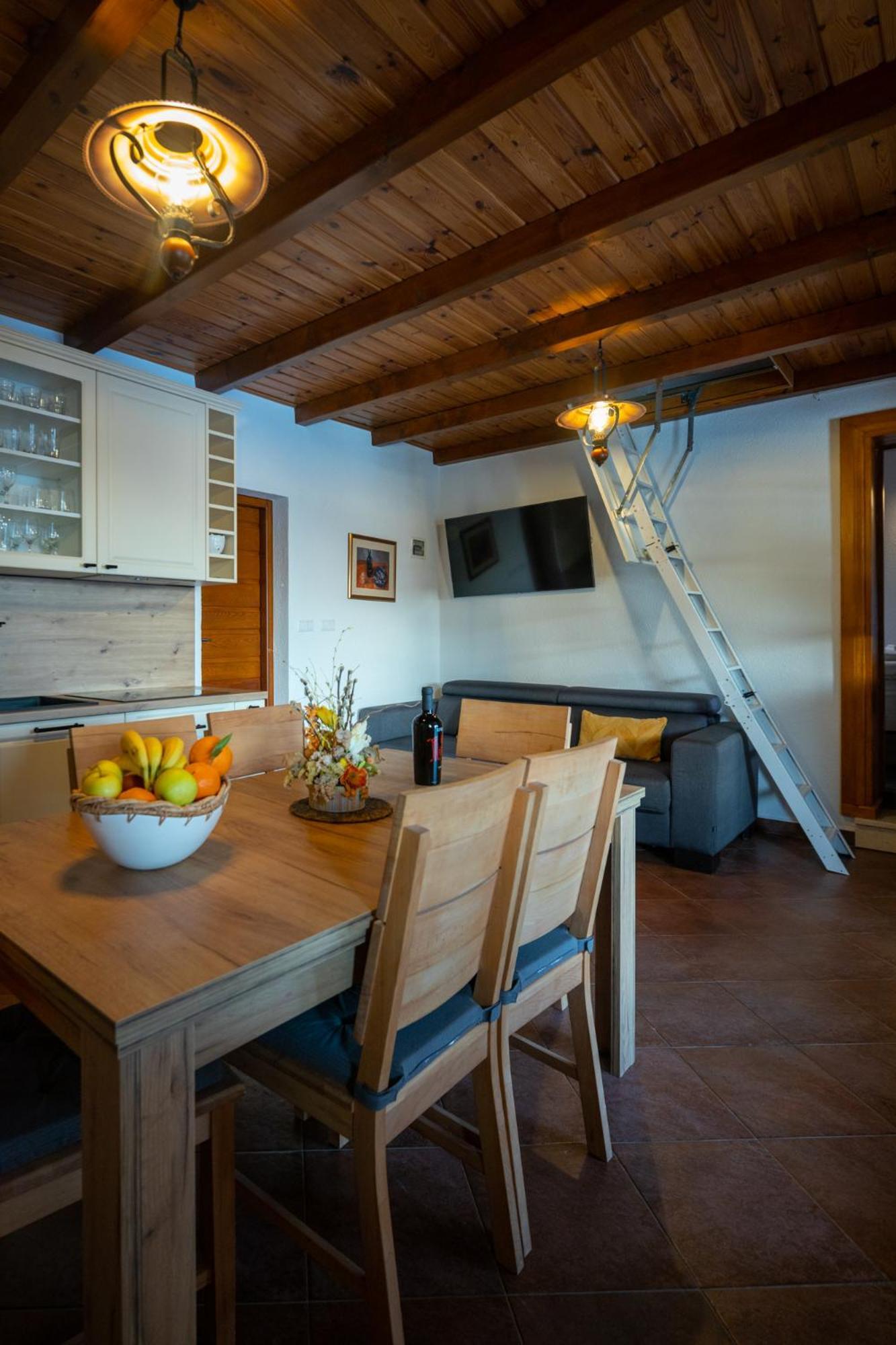 Holiday Home Svemir Drage Esterno foto
