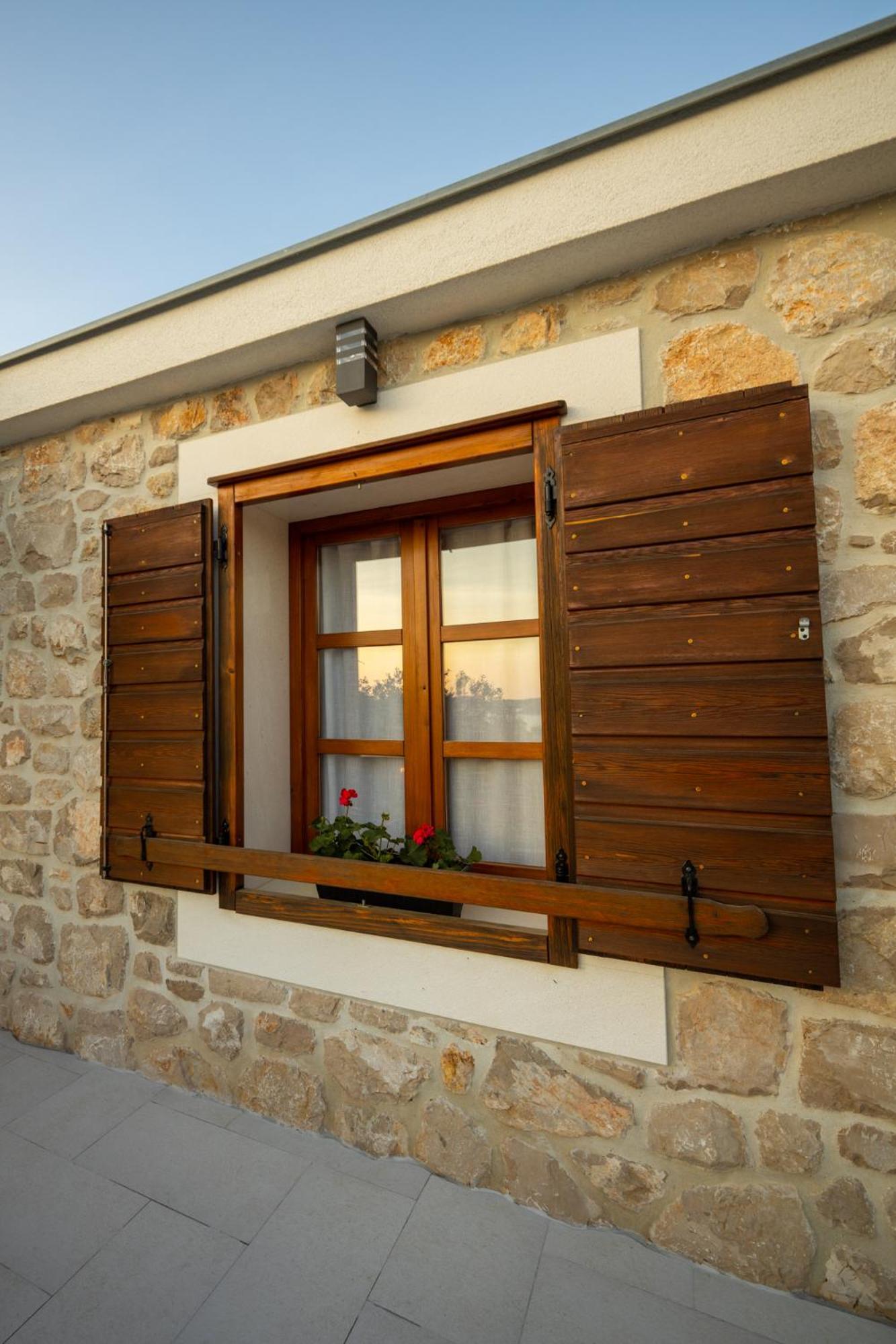 Holiday Home Svemir Drage Esterno foto
