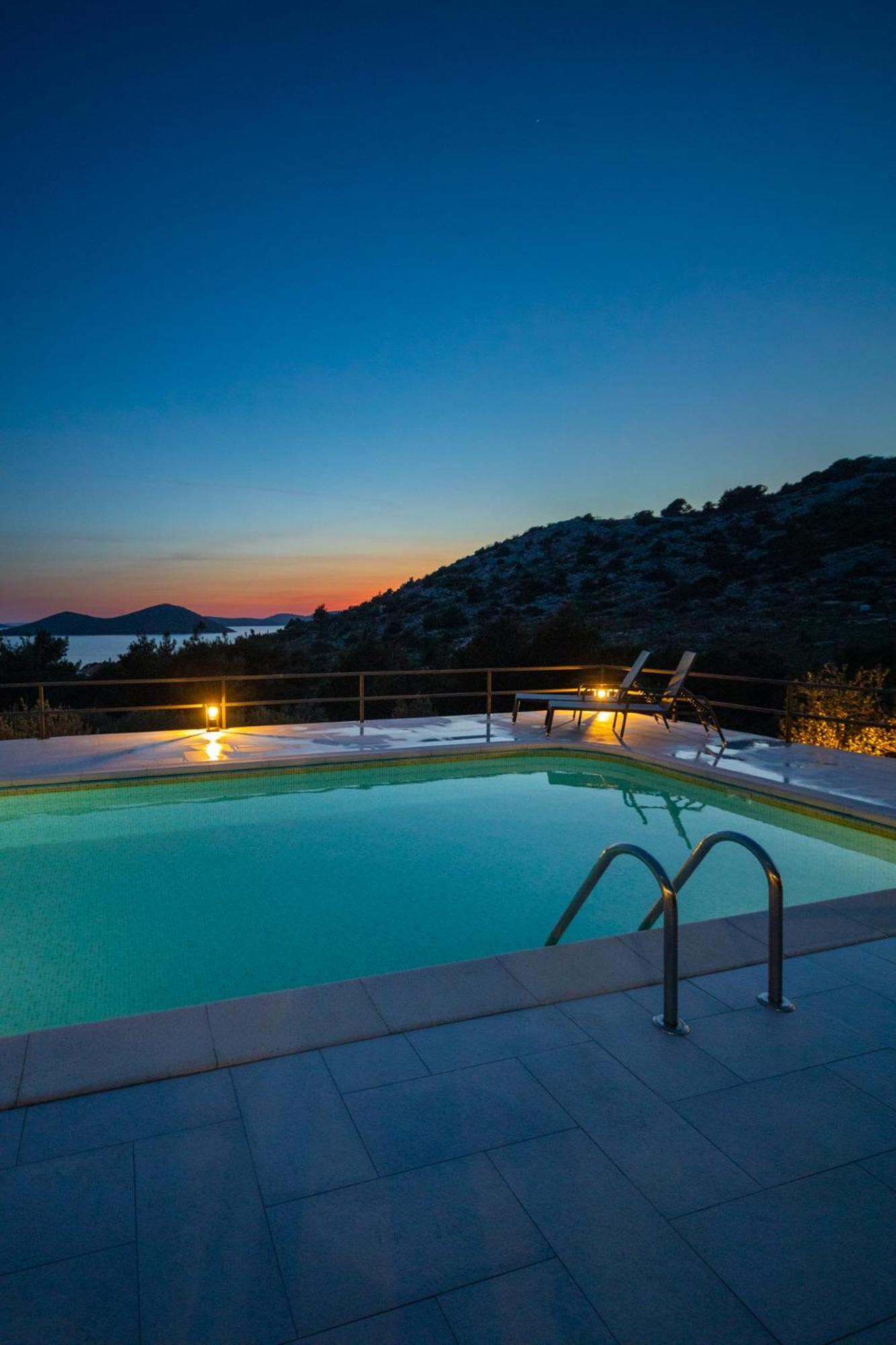 Holiday Home Svemir Drage Esterno foto
